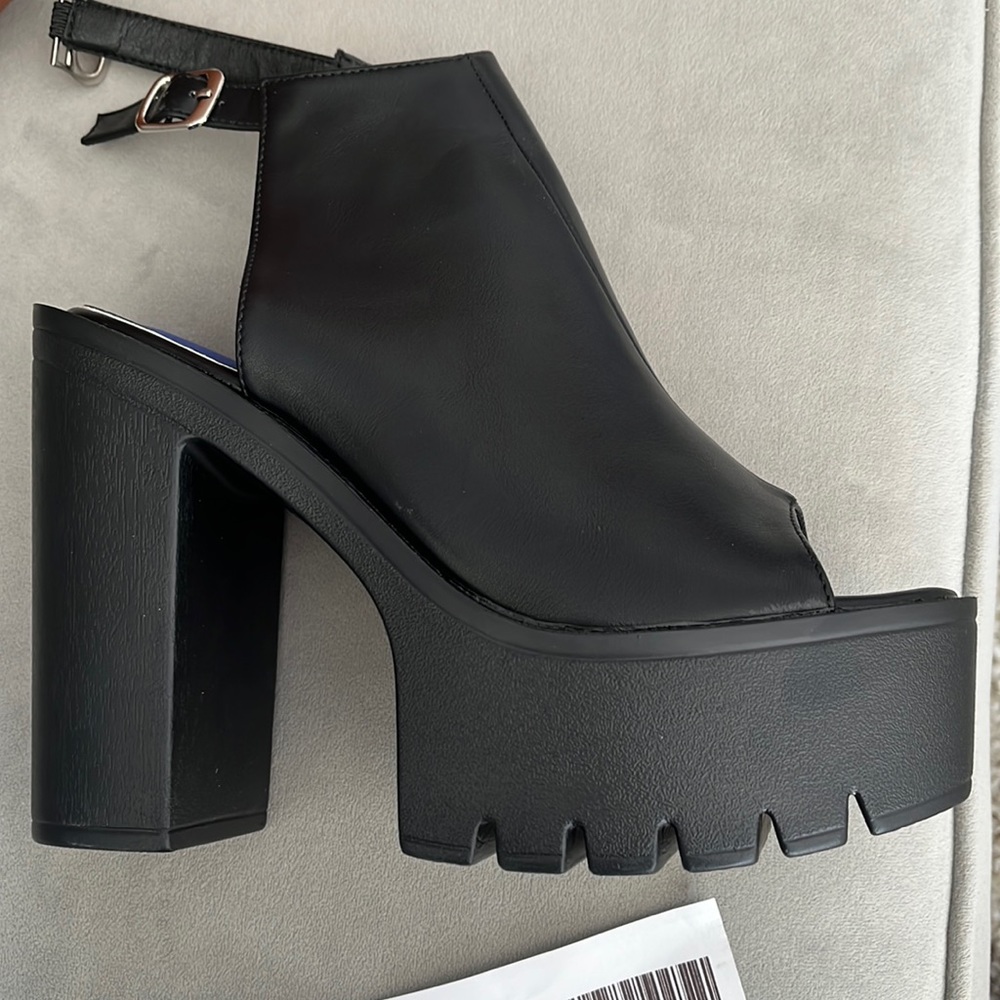 Chunky Platform Pumps